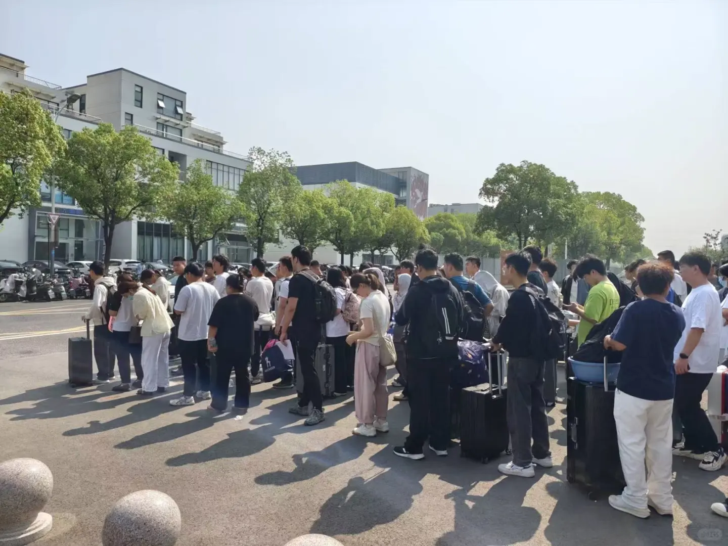 上二休二,五险一金,年14年,年薪年15年