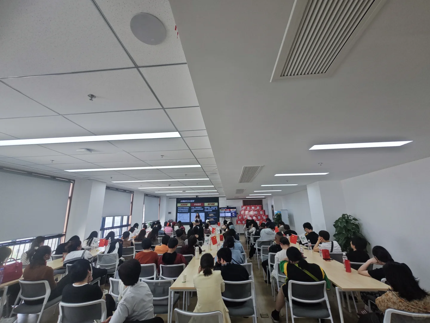 招聘会现场记录