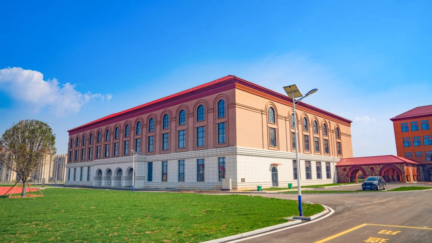 去大学当招生老师啦