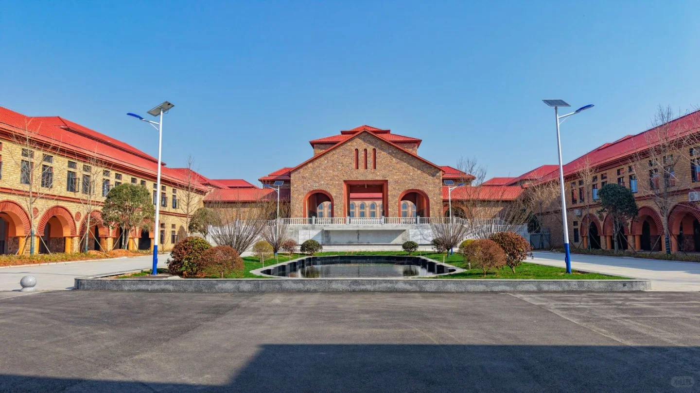 去大学当招生老师啦