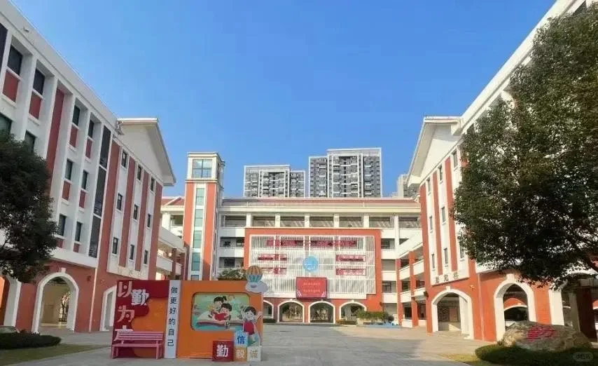 年薪13-15W！厦门招聘编外教师23人！