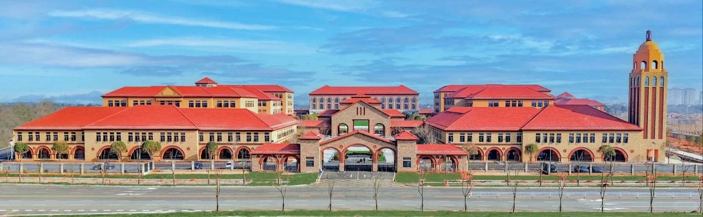去大学当招生老师啦