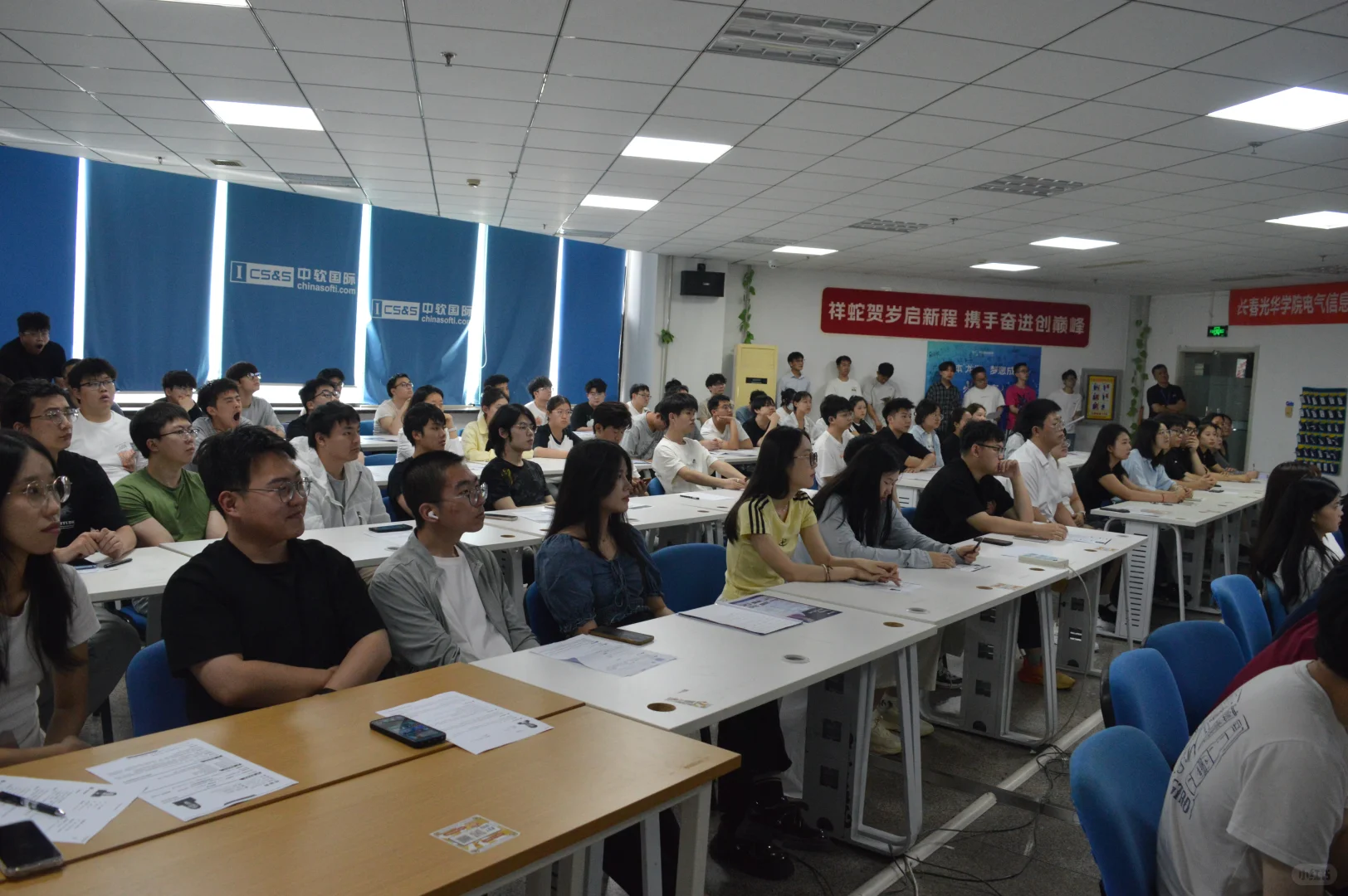 不出基地，就可以参加专场招聘会