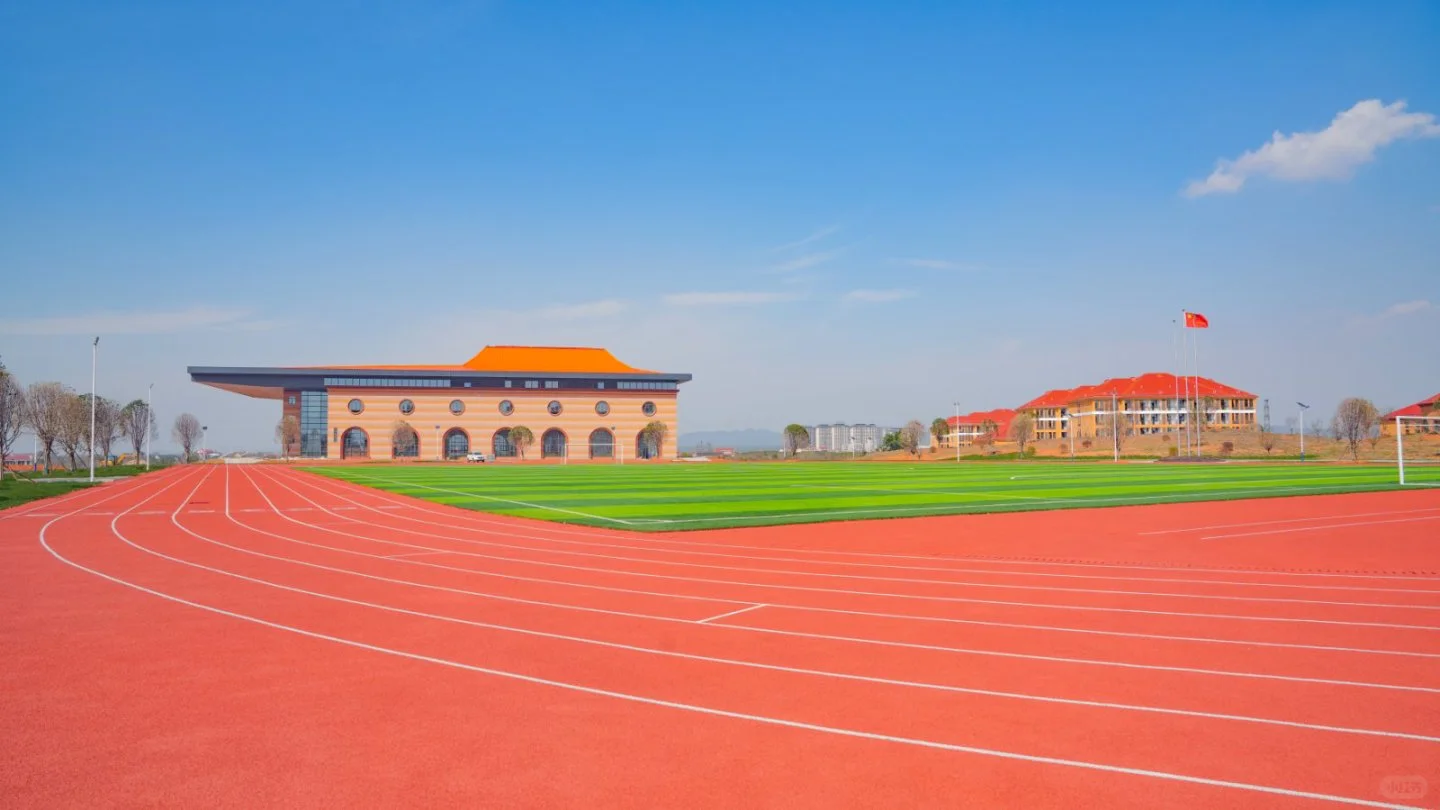 去大学当招生老师啦