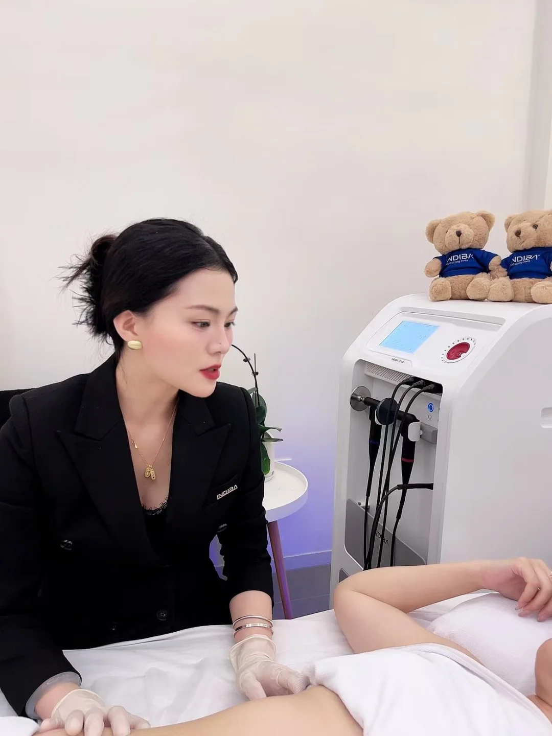 美业姐妹速进！高薪出差美容操作师招人！