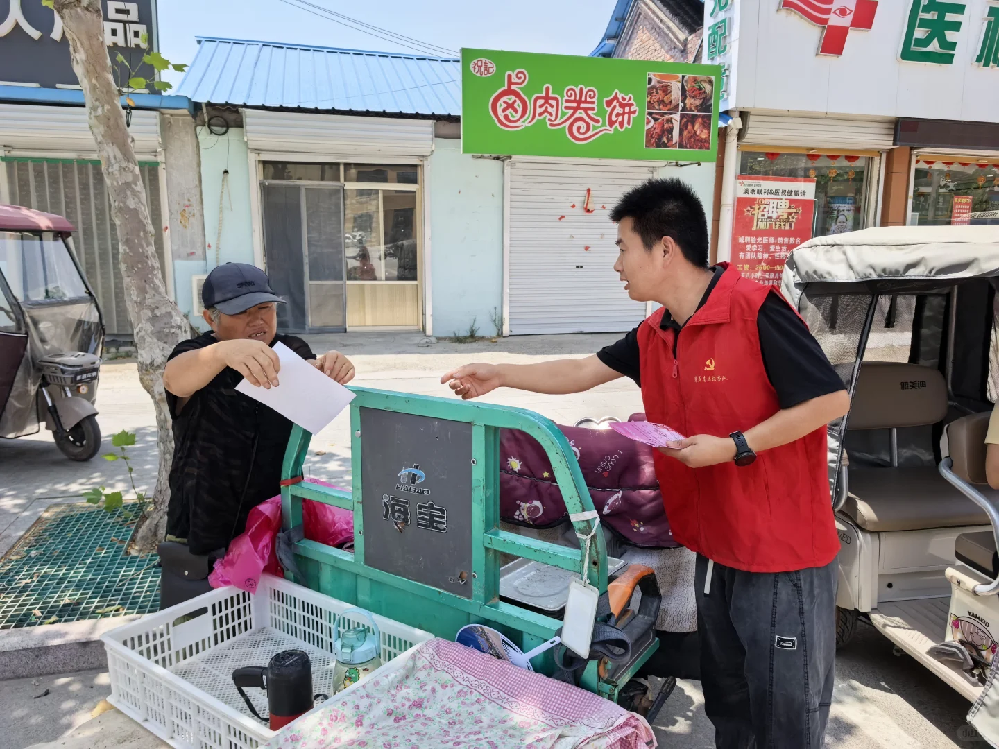 开展“关爱女性健康”两癌筛查宣传活动
