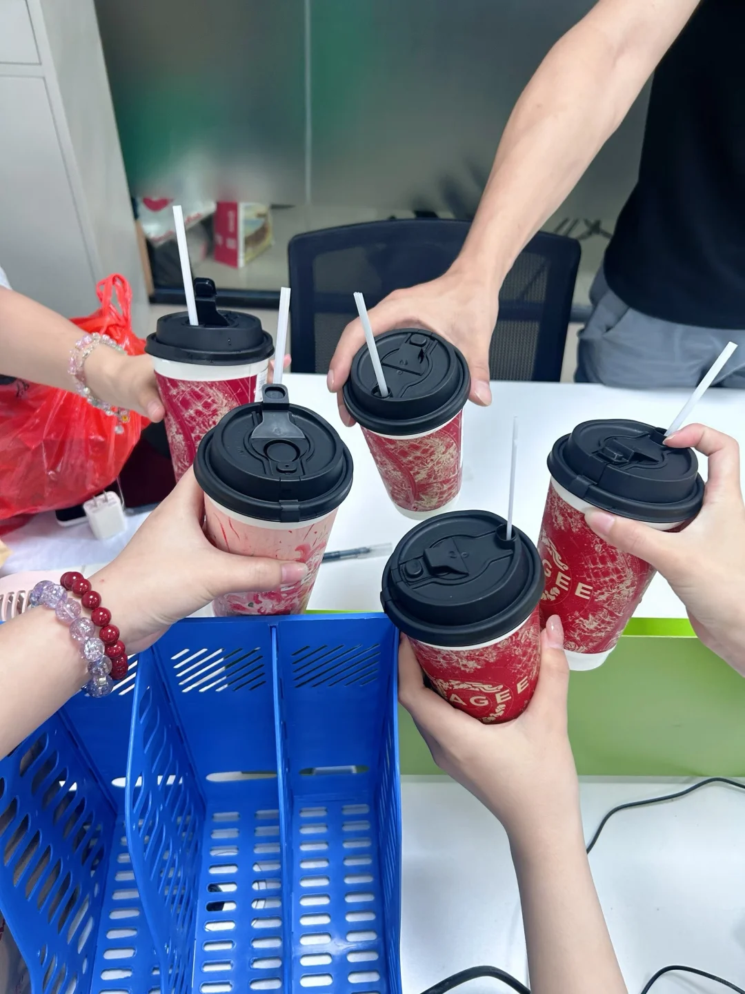 被同事宠着的感觉真好!??