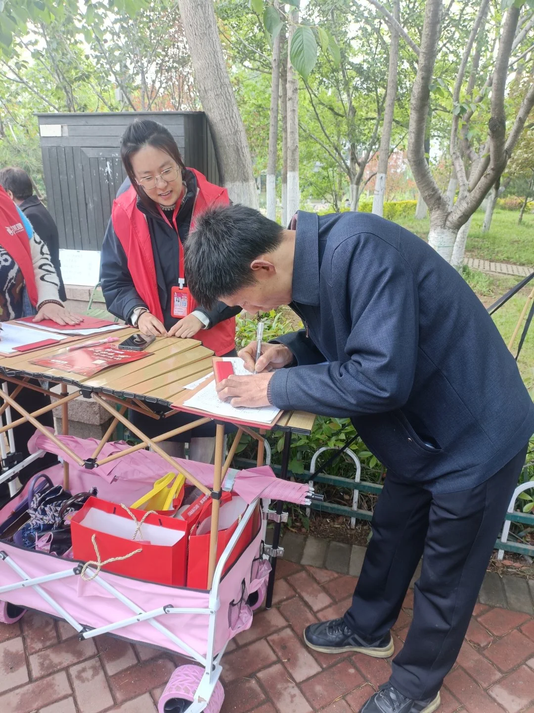 救命！被这场社区相亲活动整破防了！