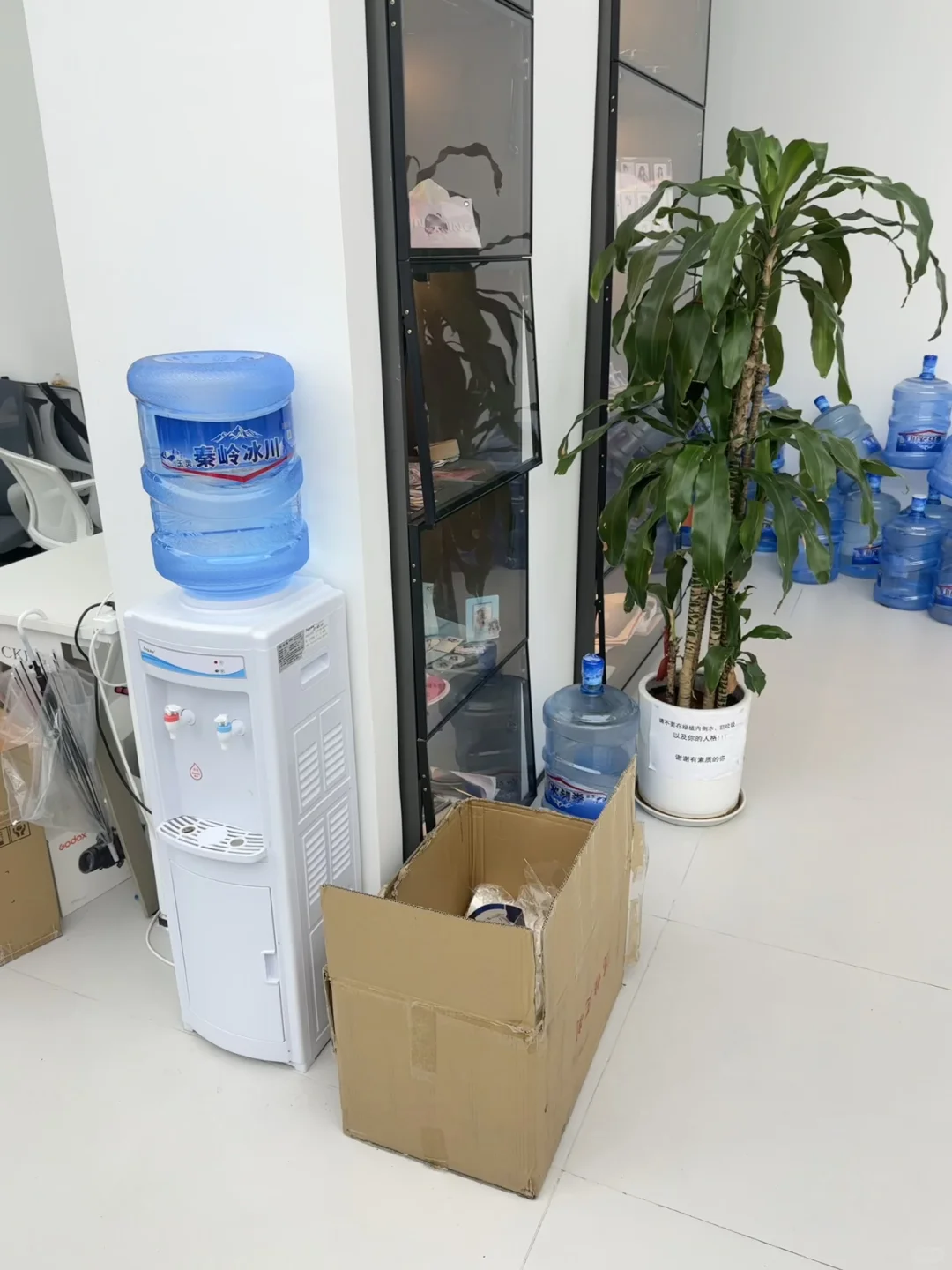 到底谁在找工作!