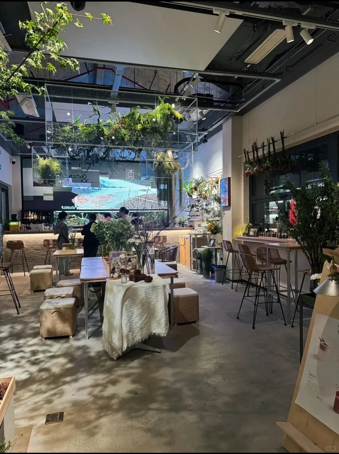 ?店员包食宿7000(可暑期短期)
