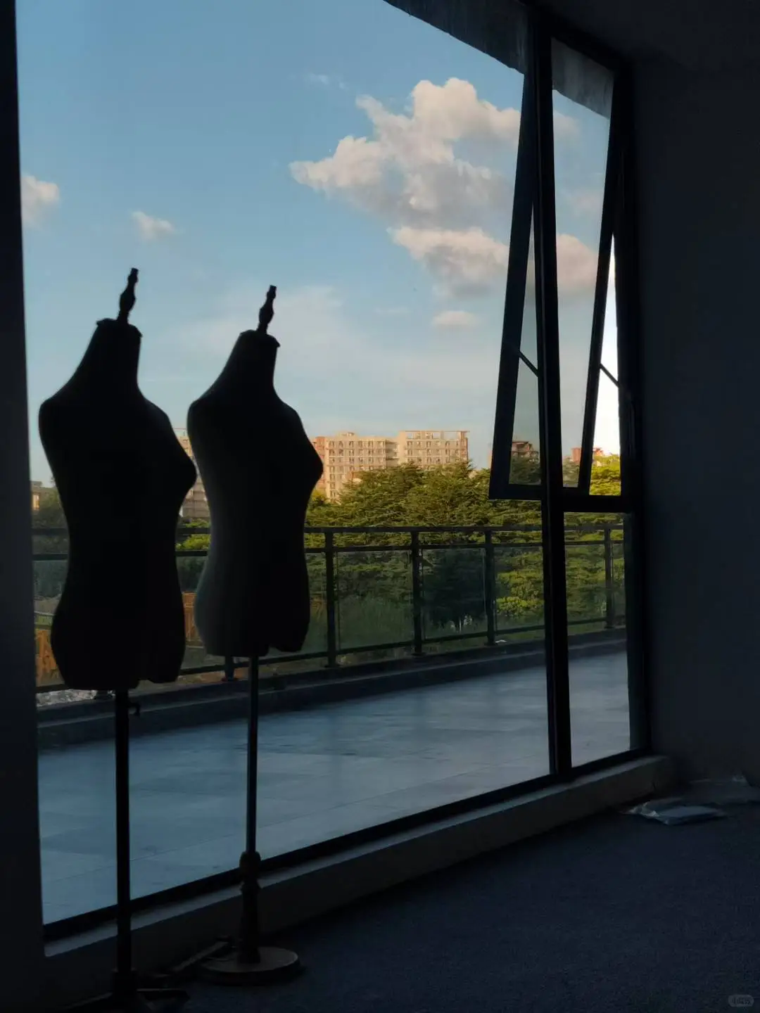 服装公司招销售,无责底薪6-8k,小白可~