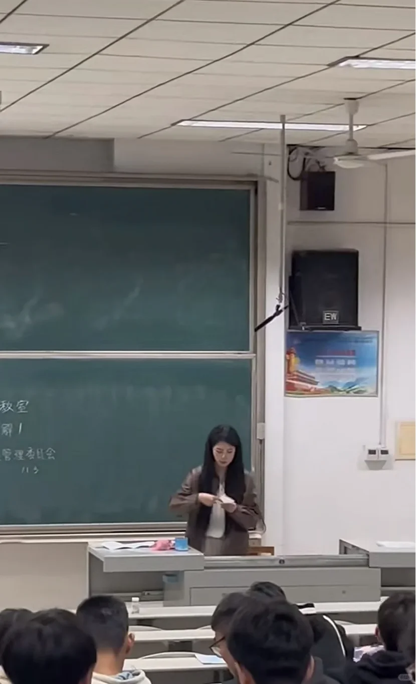 水了个硕士，月入7k进高校躺平啦~