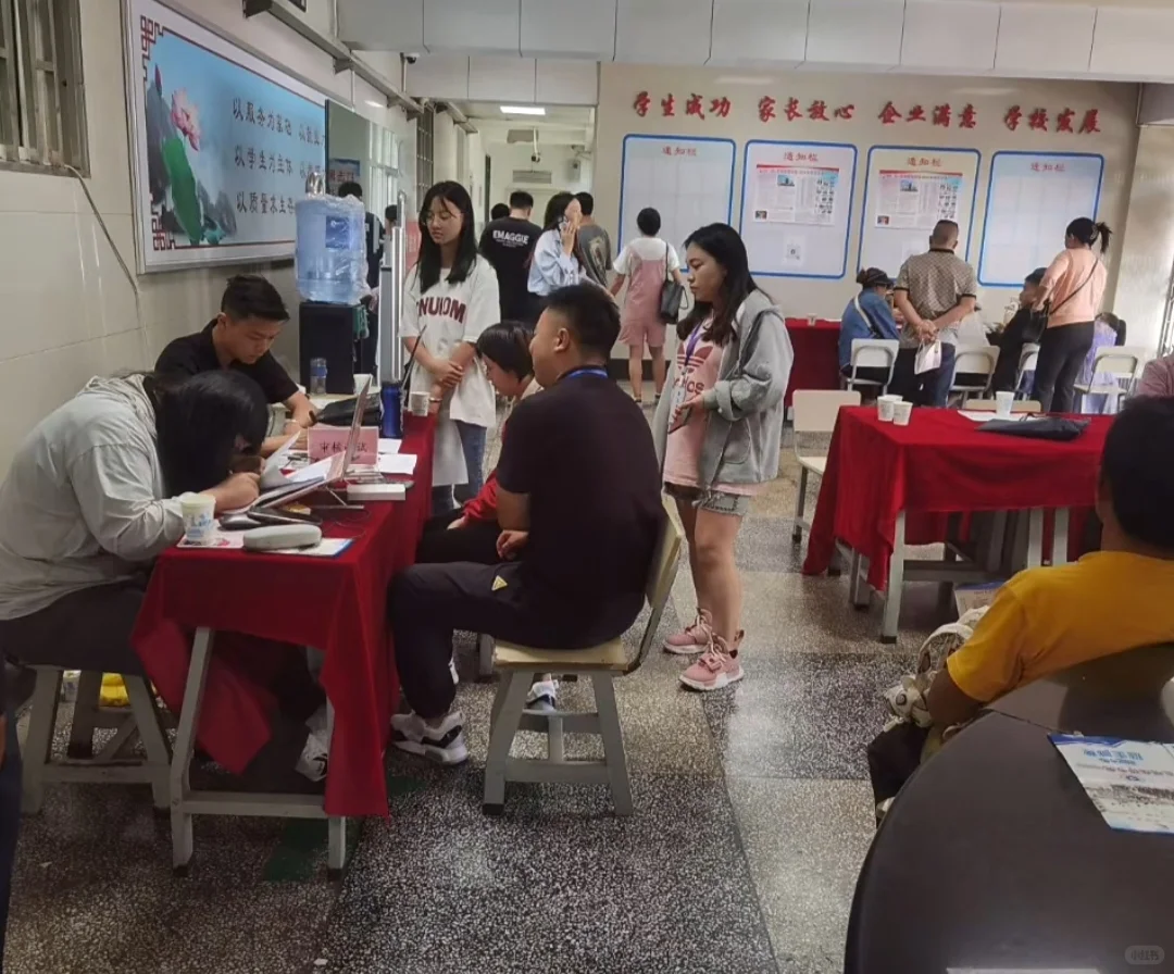 招聘学校招生老师 暑假工 兼职