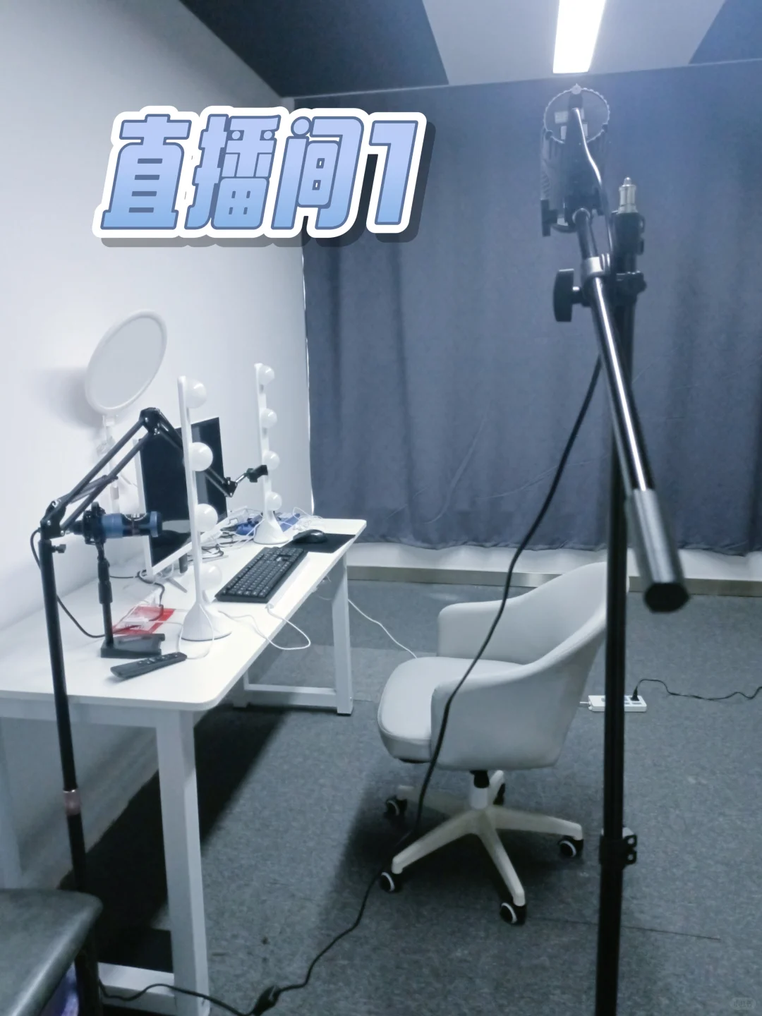 记住这是一条正经招人贴