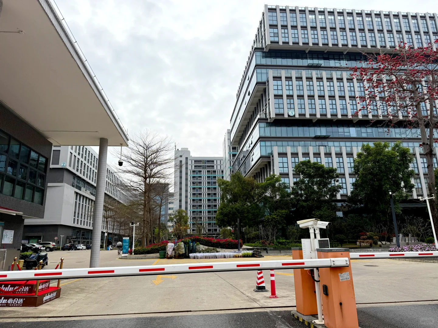 招聘：储备干部（正式工）15人 招聘要求： 2024