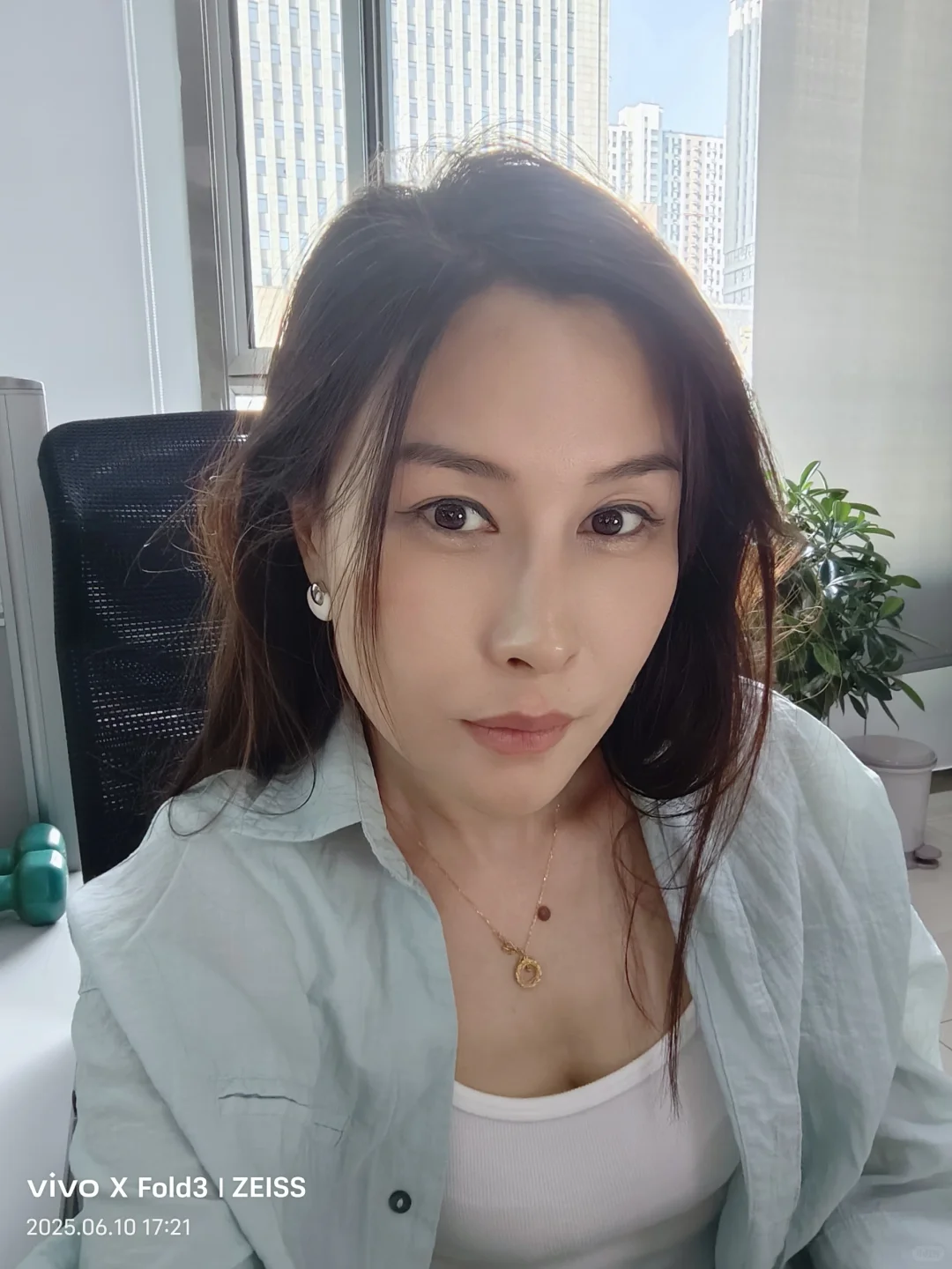 招聘主播一枚，联系电话：14747379101