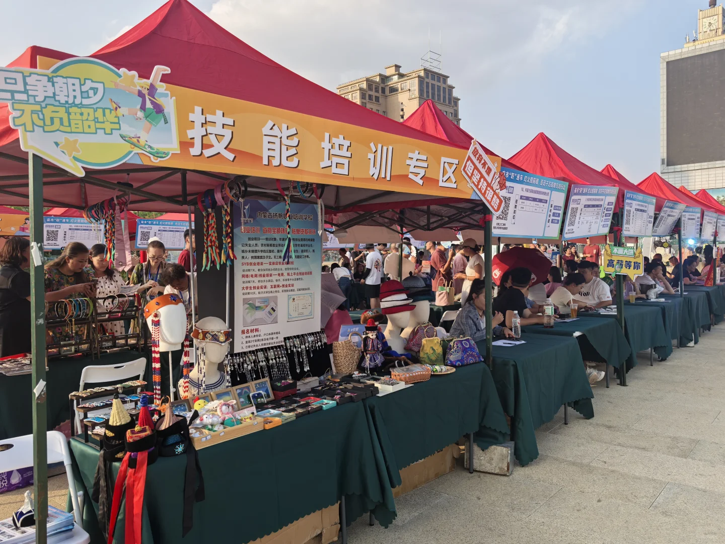 新闻选题｜夜市招聘会怎么写？