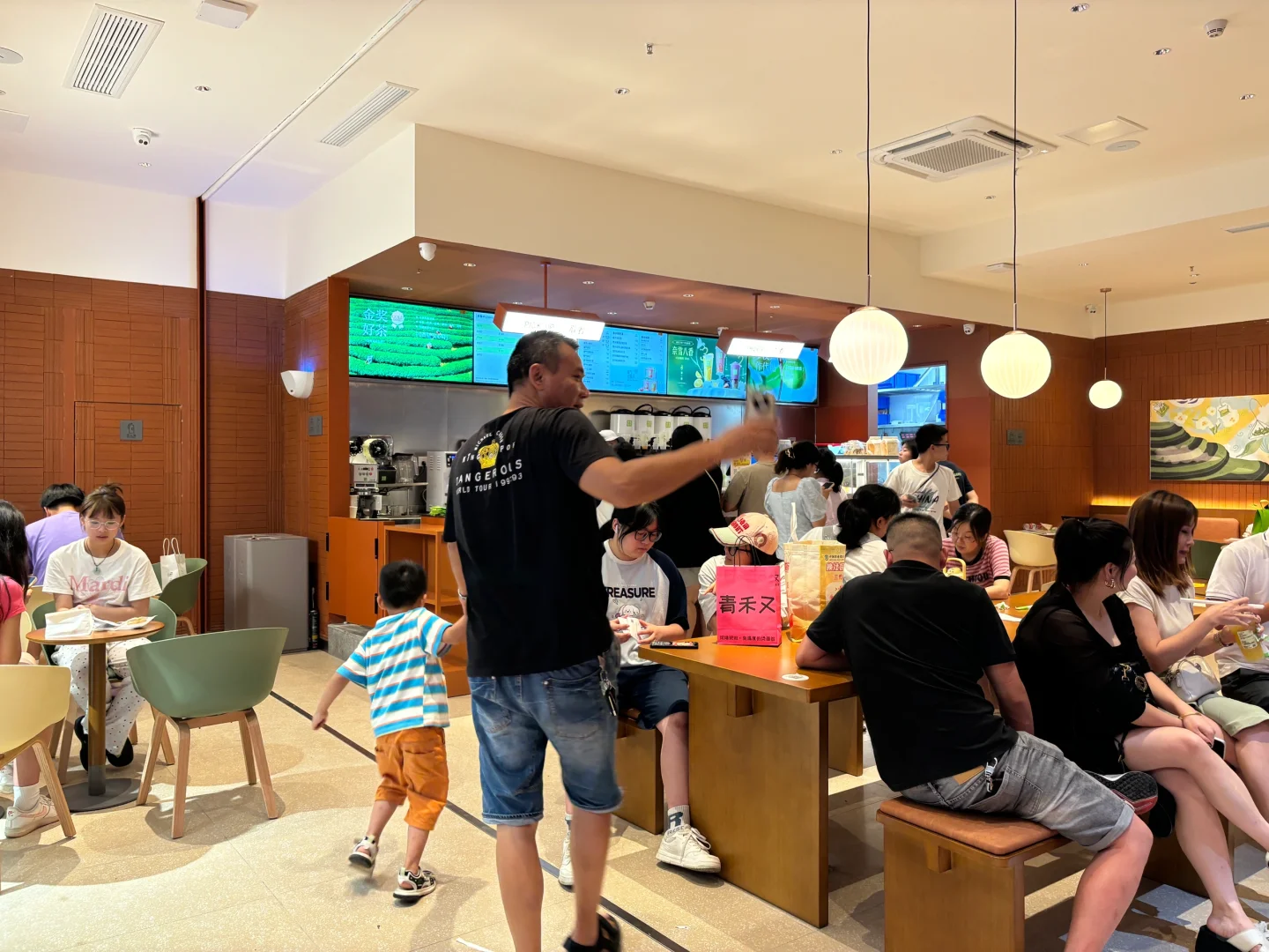 成为茶饮店员，开启你的新生