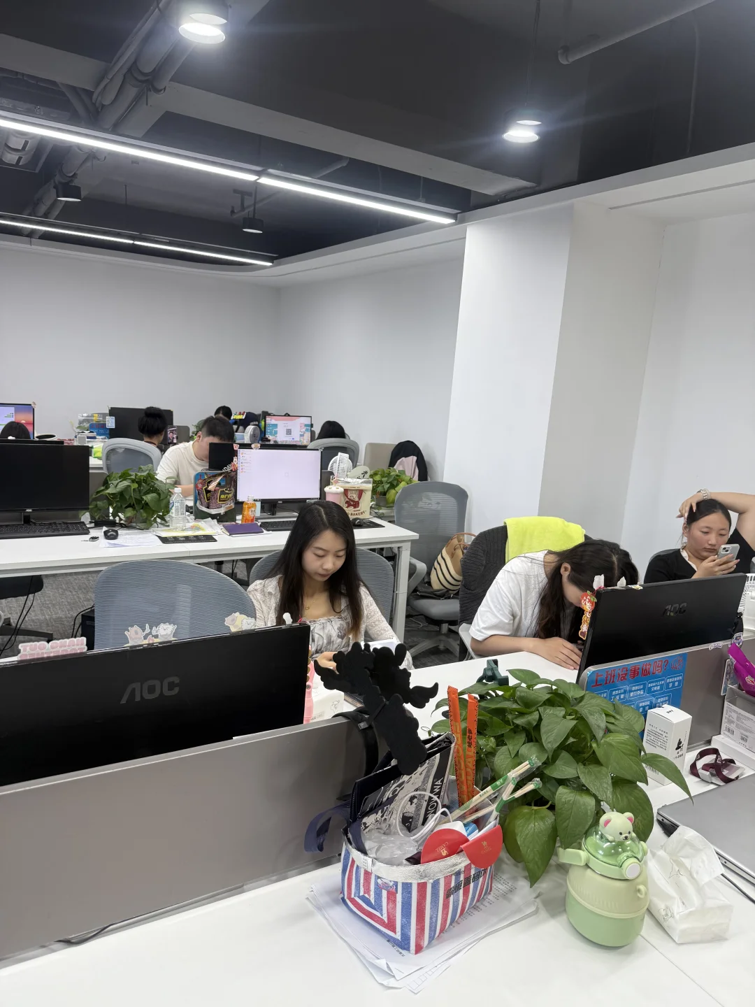 关于我们公司还差几个人事招聘专员