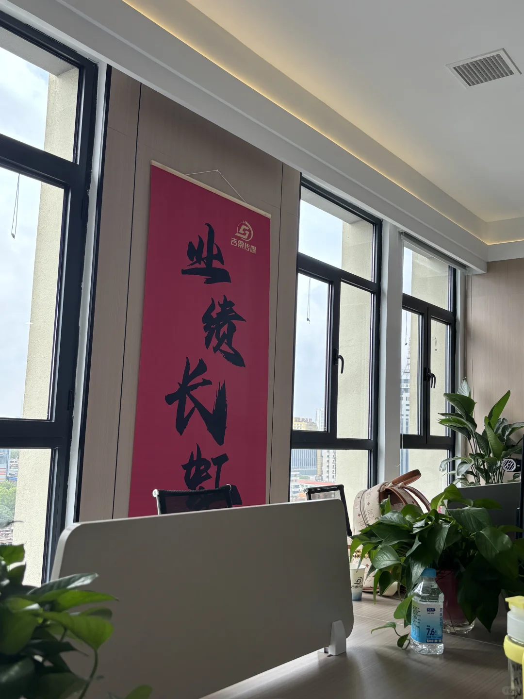 00后勇闯传媒公司!定位洛阳~