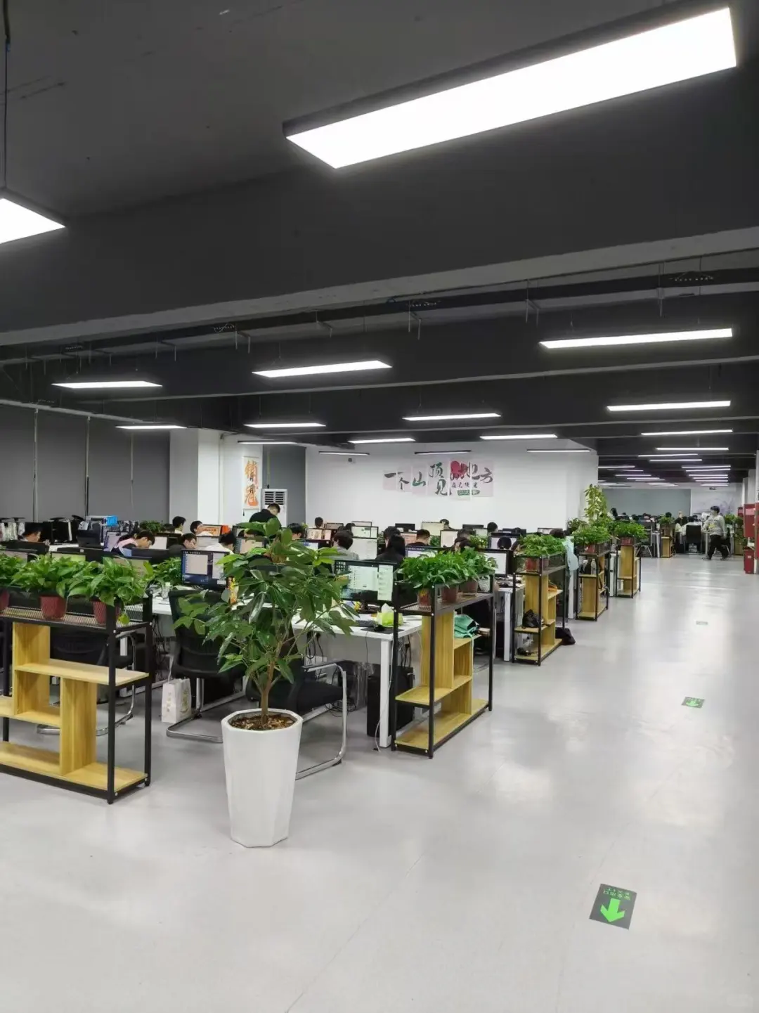 郑州中原福塔附近急招行政前台 文员