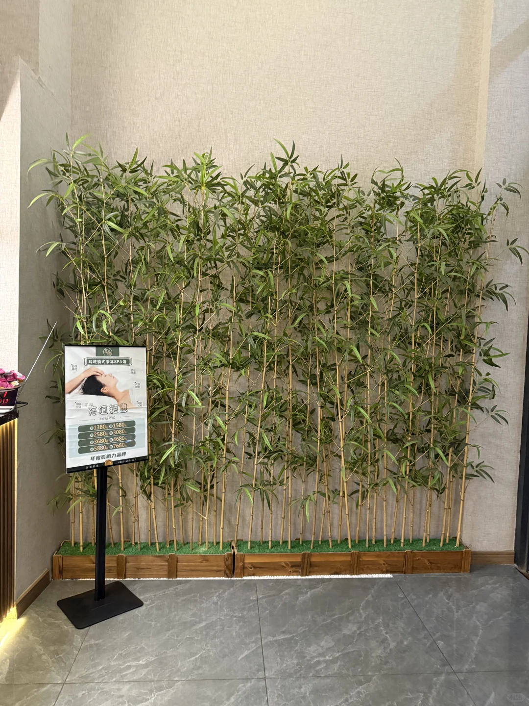 保底1.5w 包吃住 那么难招到人吗都不工作吗
