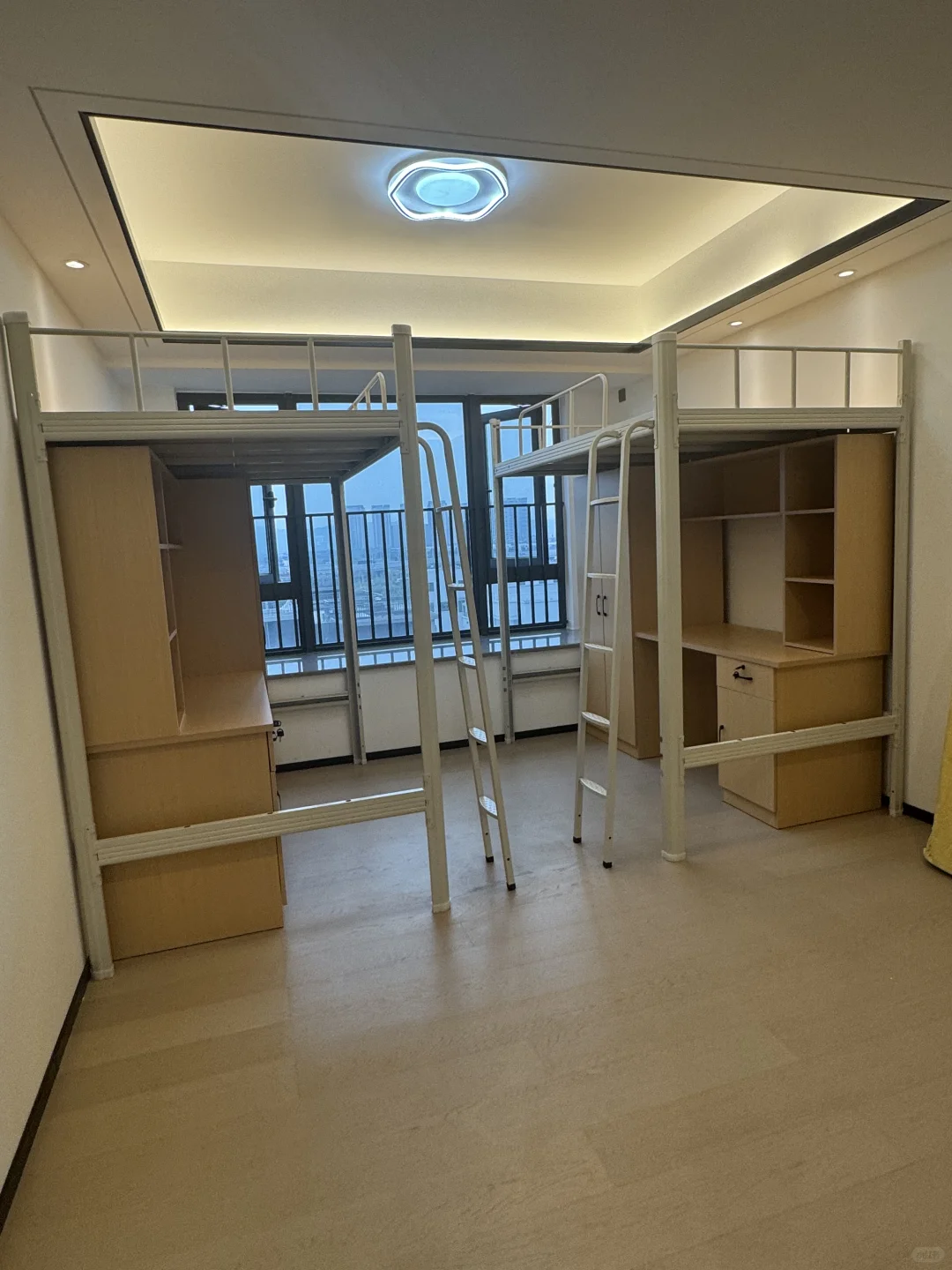 珠海金湾区招聘女生客服助理2名