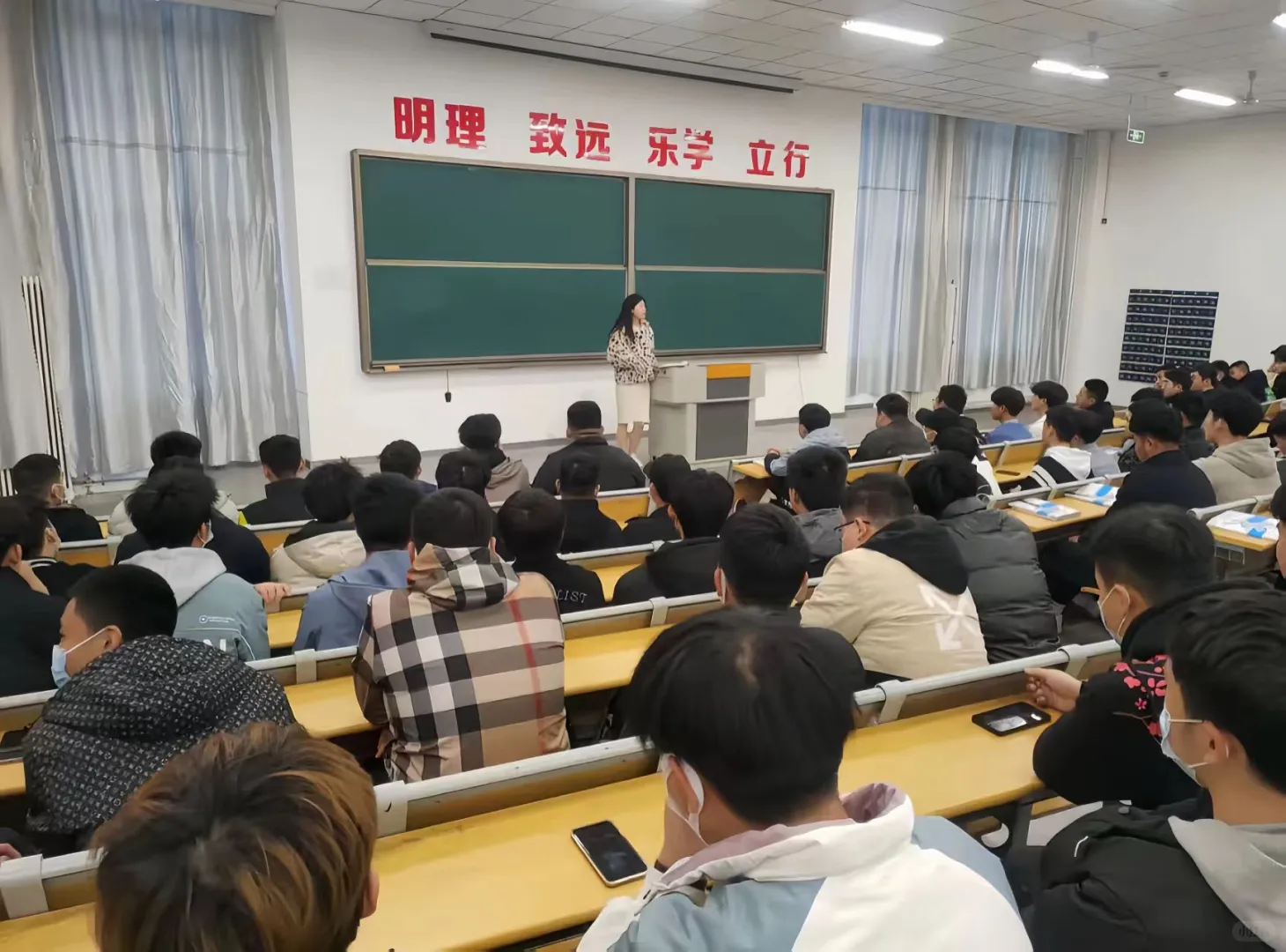 大专老师入职一年突然回想起高校招聘这条路