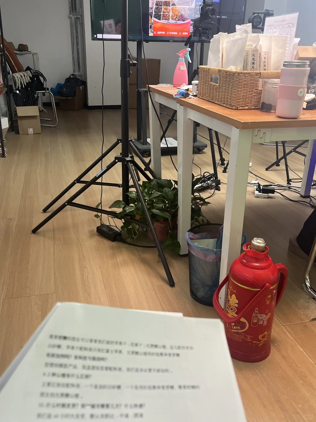 25应届毕业生勇闯带货直播间