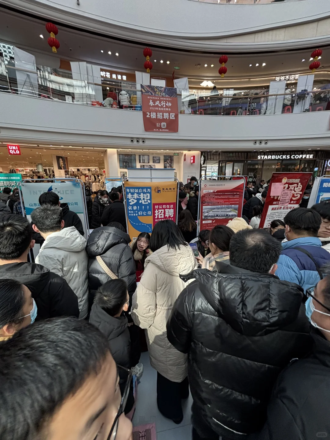 你说学历没用吗，来招聘会现场看看就知道啦