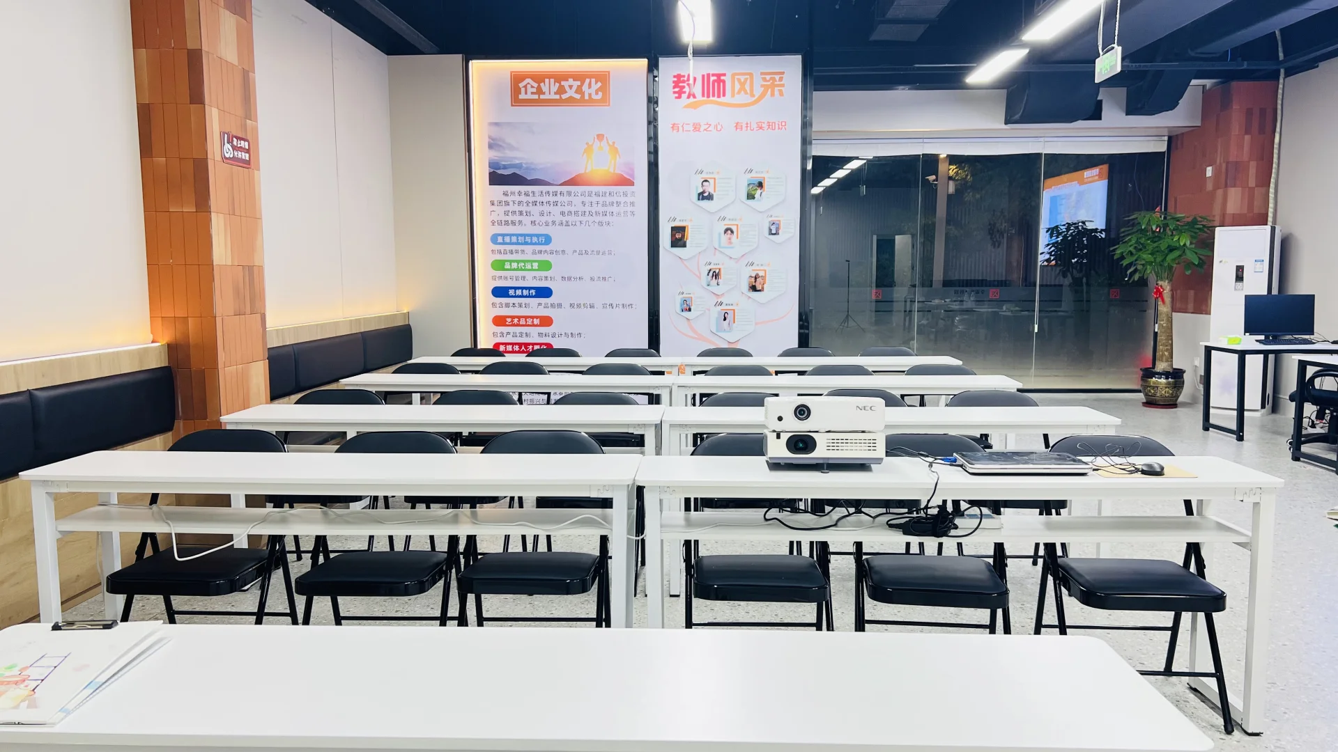 新媒体这个坑让人越陷越深?