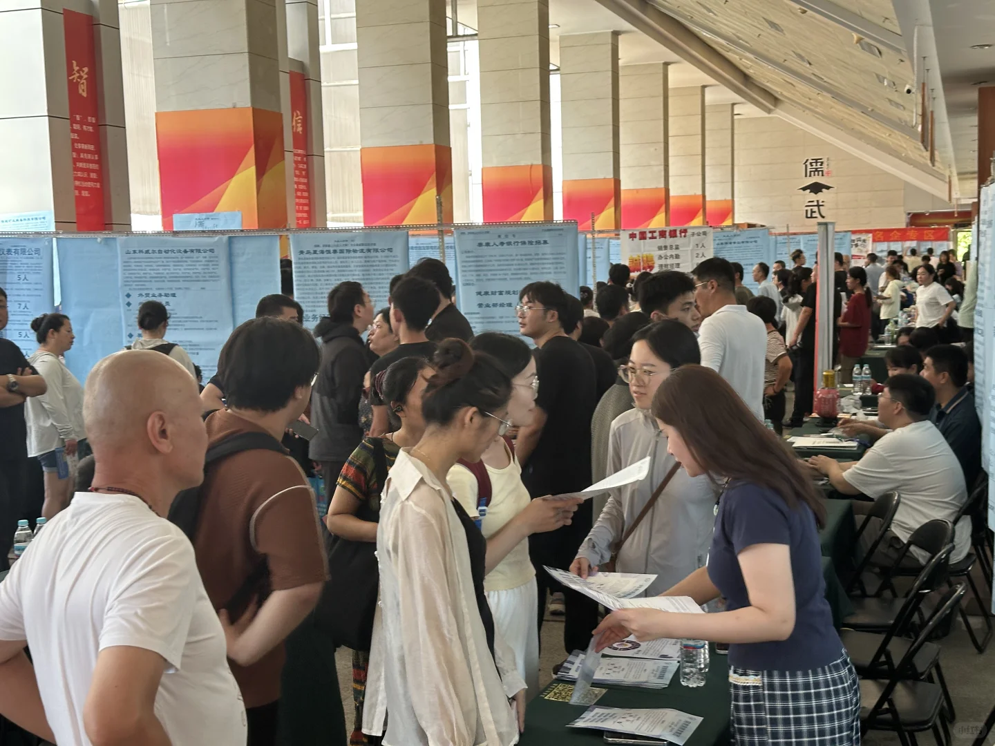 这一大早人就这么多了-7月26号济南招聘会