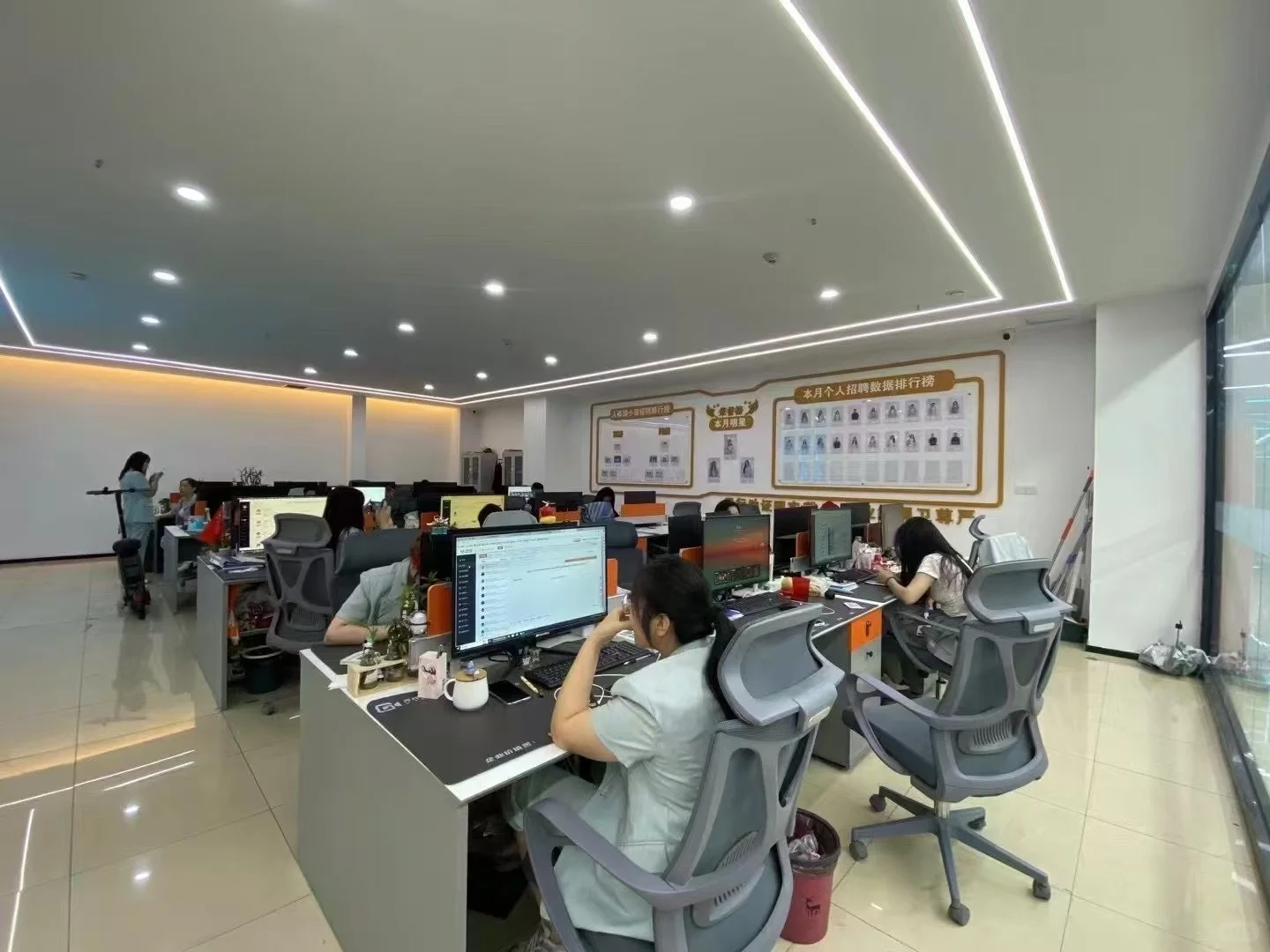 别闲着了，抓紧来找我上班吧哈哈哈哈