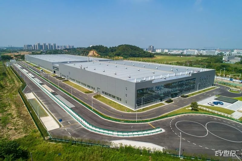 国企正式工五险一金包吃包住