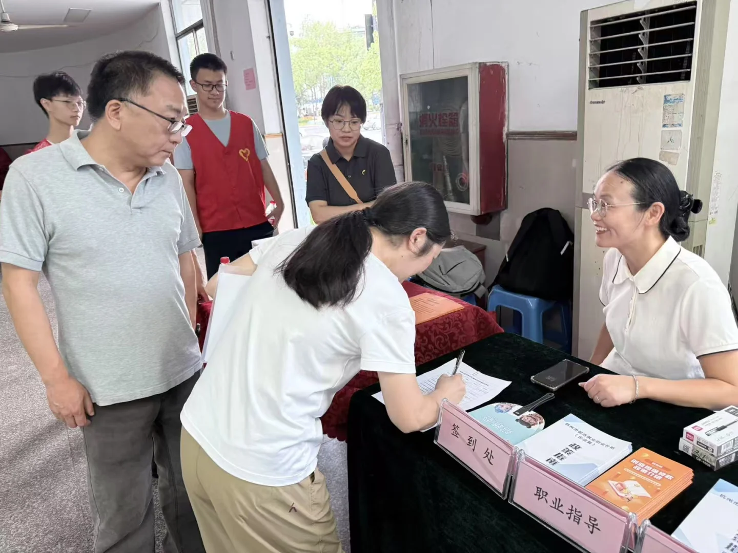 家燕回巢招聘会现场速报~