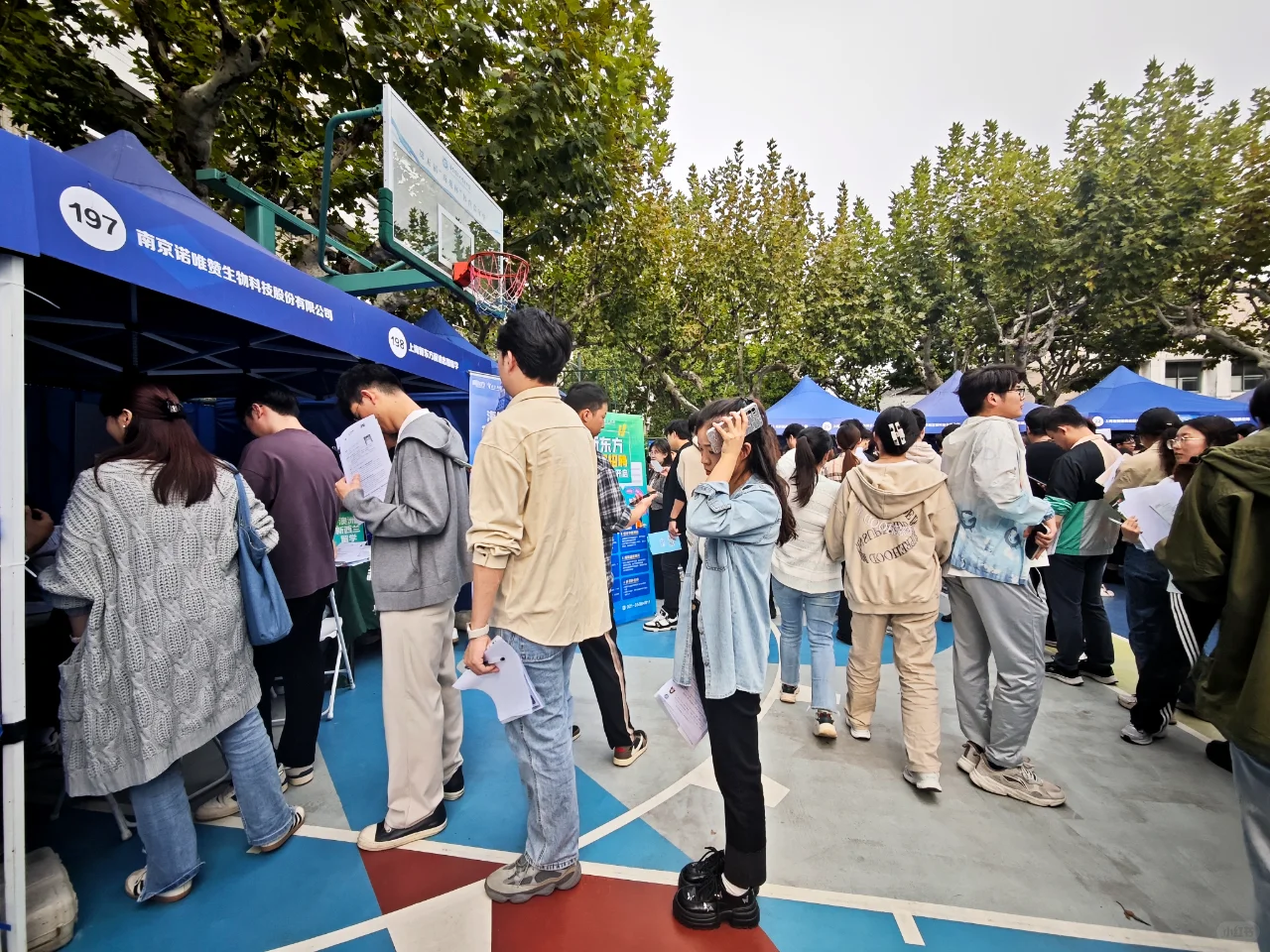 场面火爆，秋天的第一场校园招聘会来了