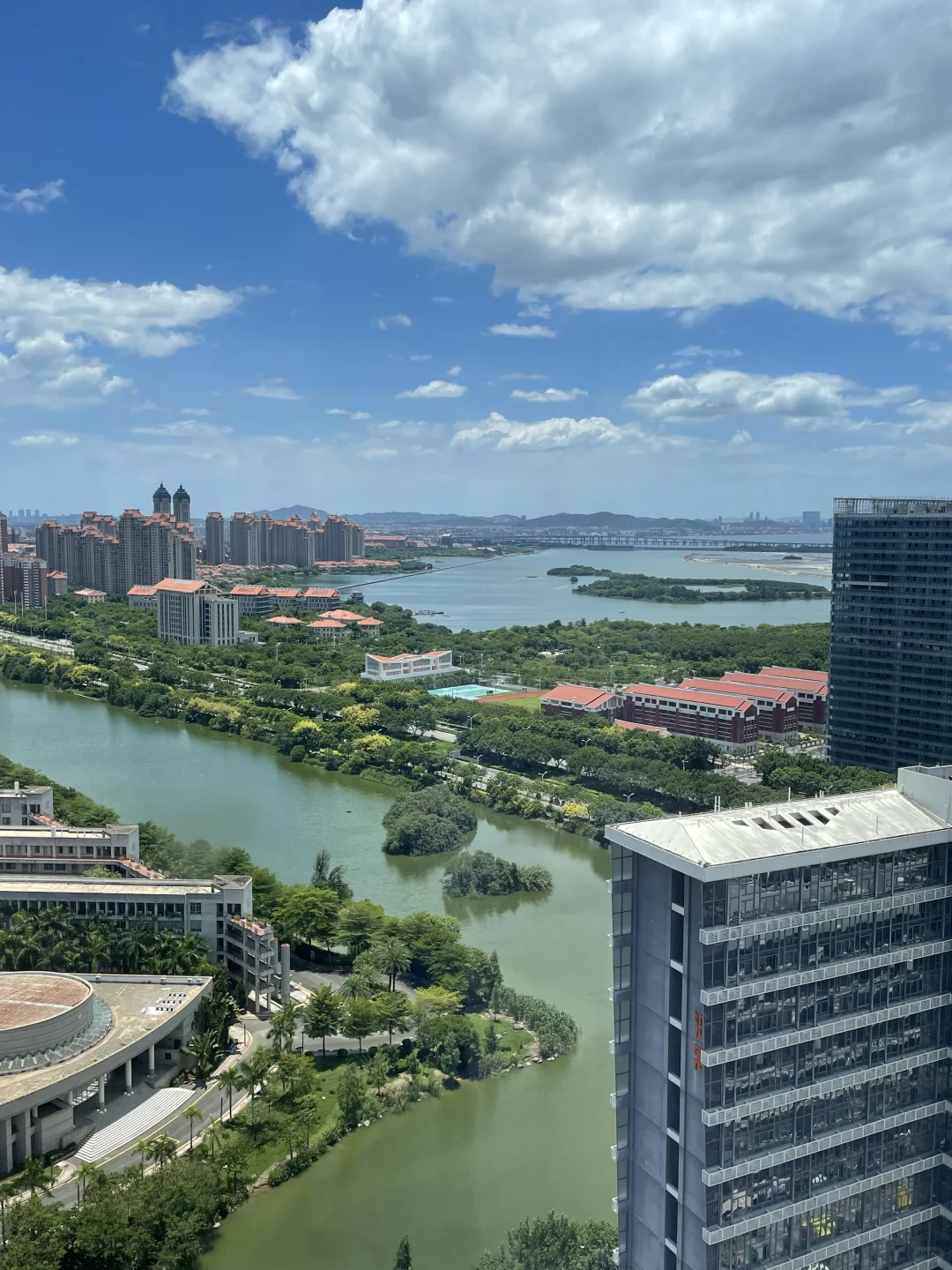 招几个主播，不需要露脸，不需要聊大哥