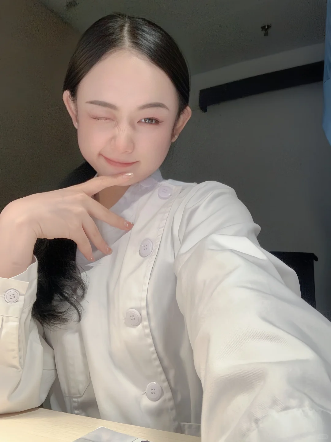 本人护士，月薪两万