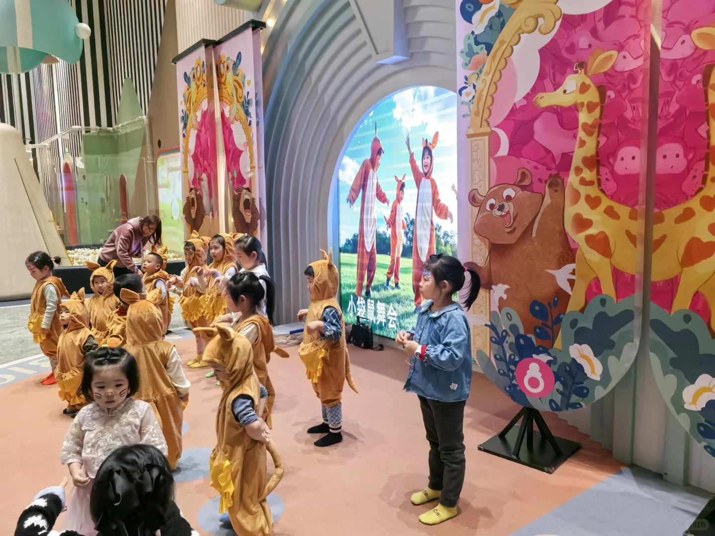 沈阳招聘儿童乐园前台一名双休