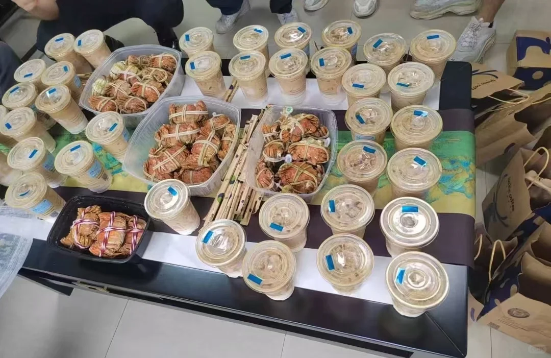 招聘行政部文员——月收入过万坐着玩手机