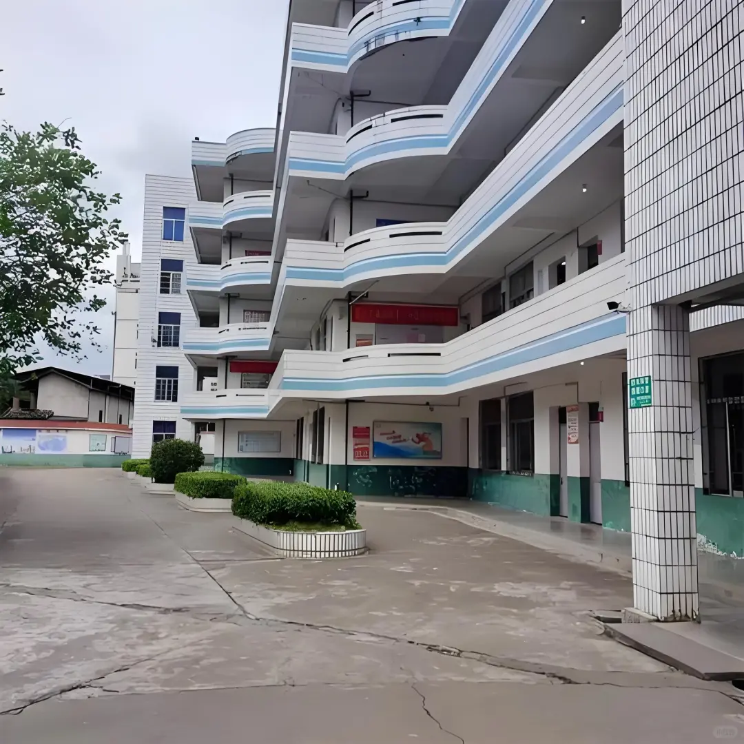 龙岩雁石中心小学招聘，大专可报，提供住宿