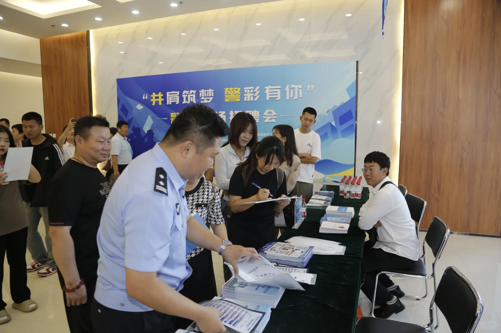 《老铁接活》—警署招聘会