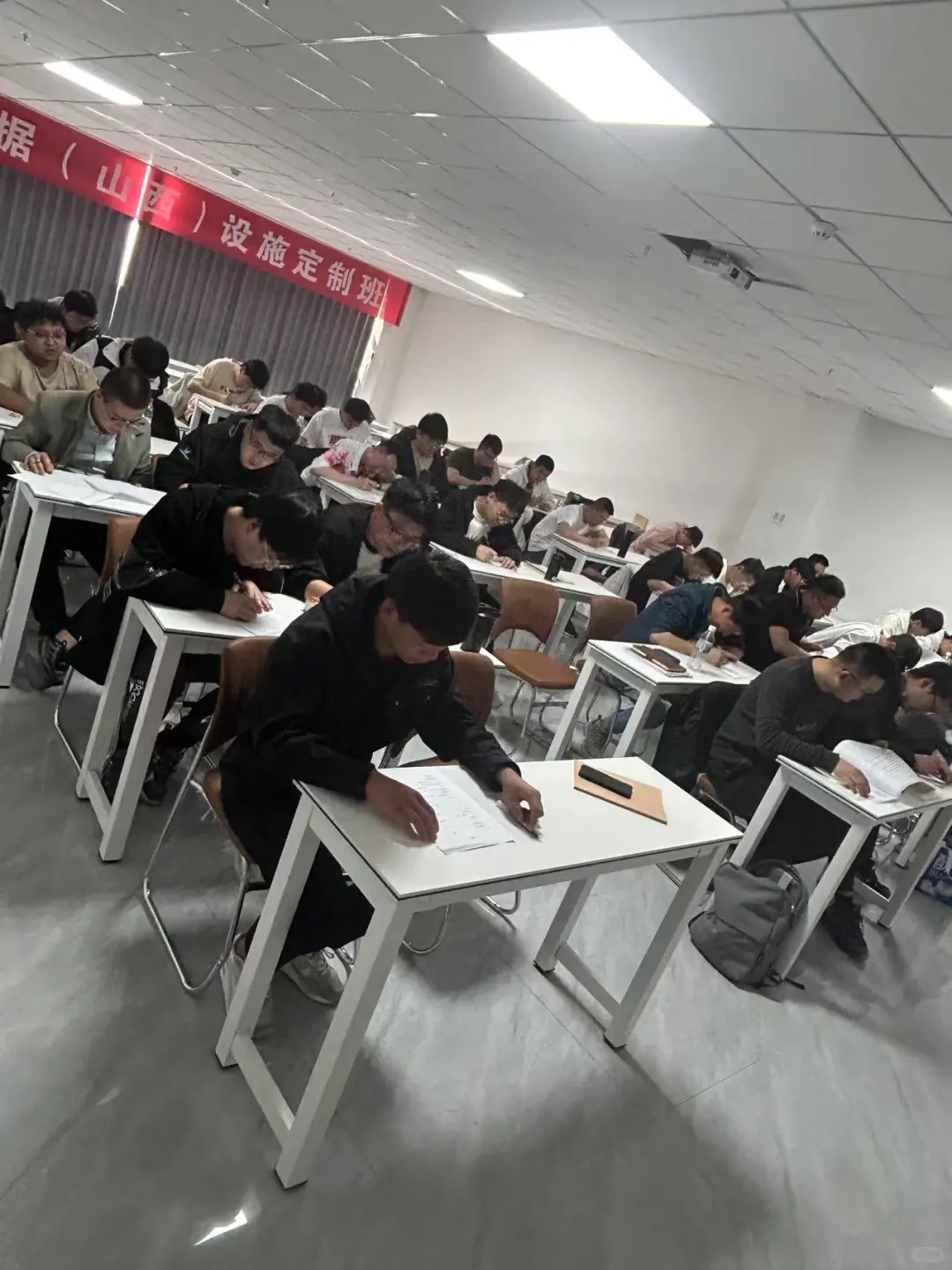数据中心招聘电话15033632876