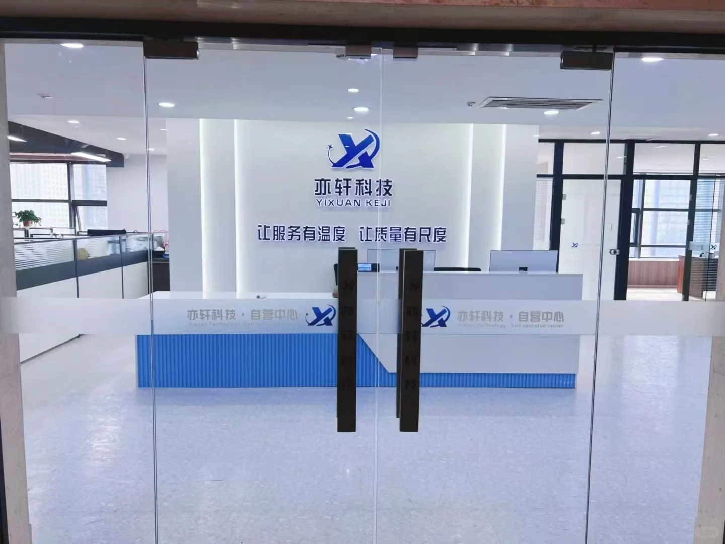 招聘接电话的客服啦 五险一金