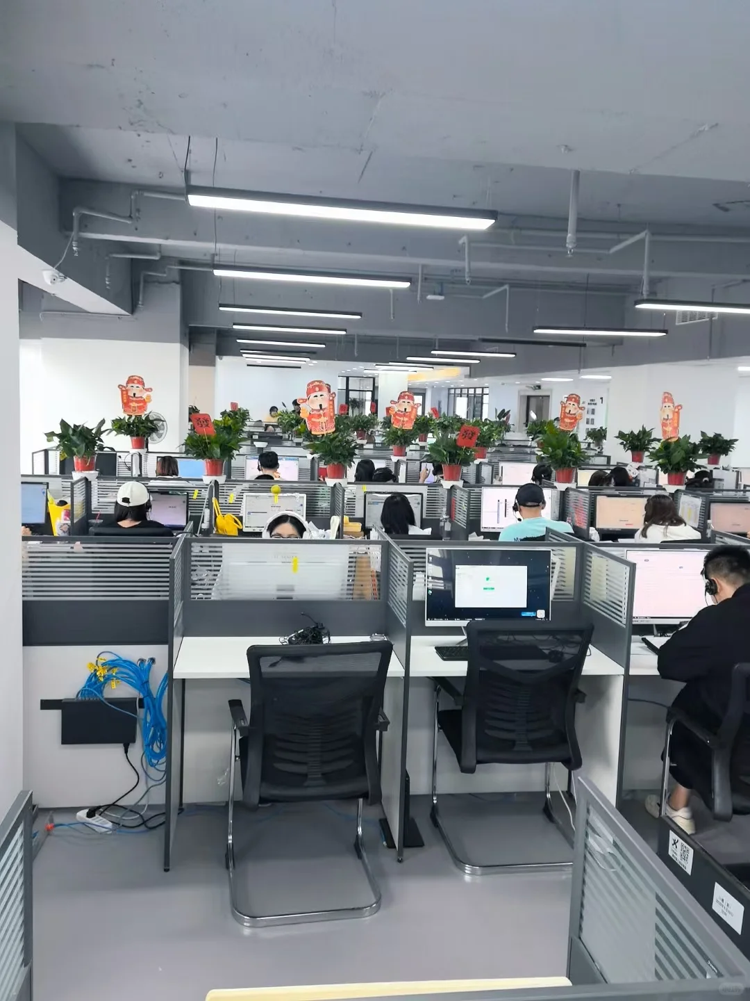招聘接电话的客服啦 五险一金