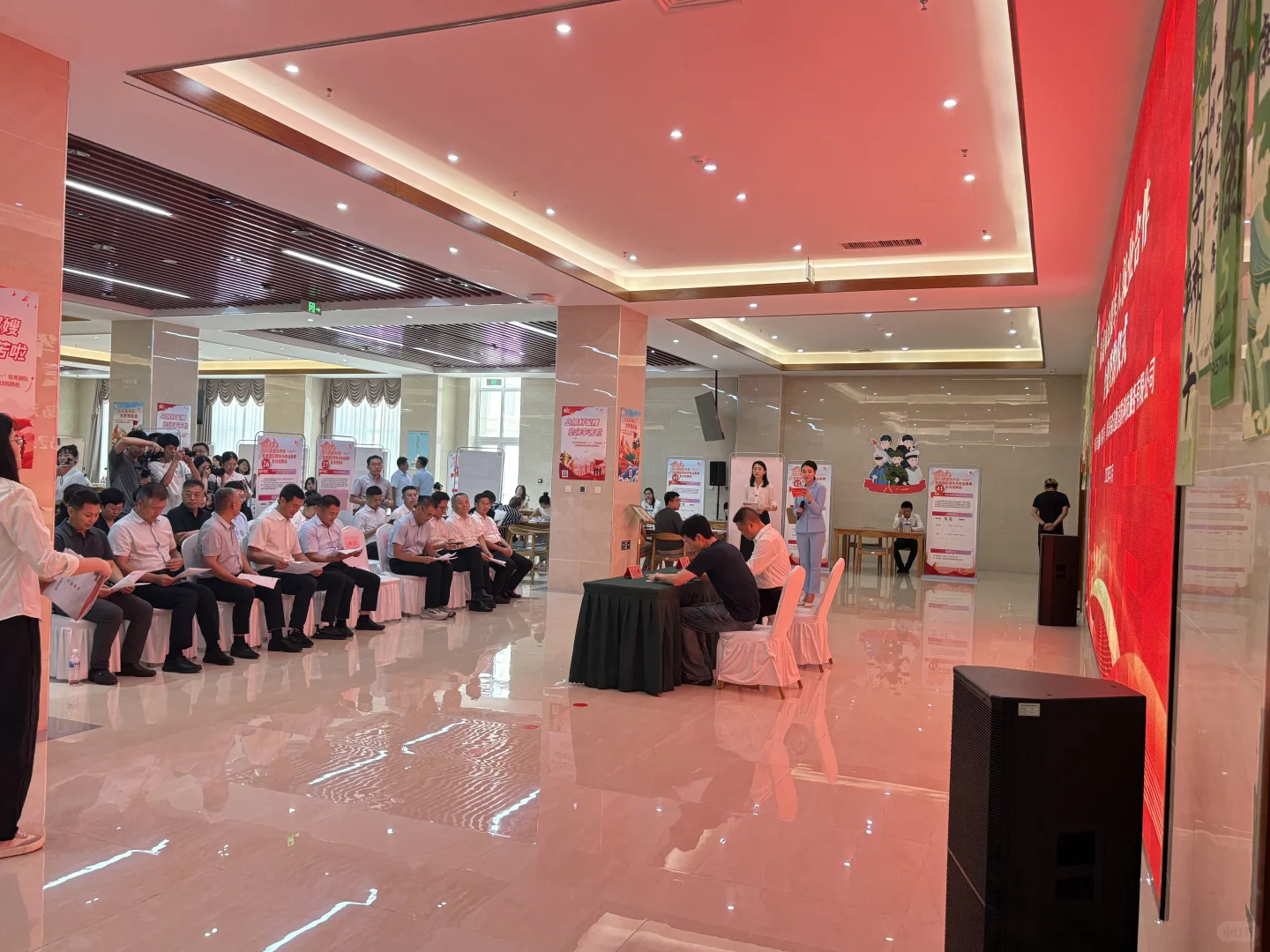 青岛市迎八一驻青部队随军未就业家属招聘会