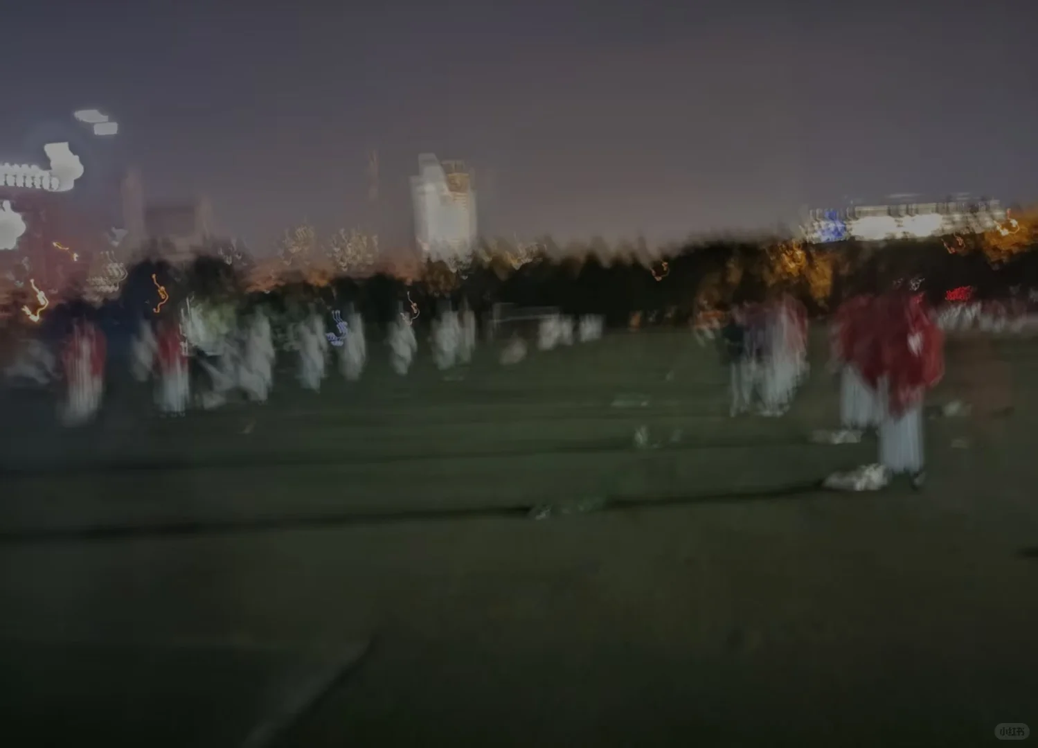 大晚上的谁看了不吓一跳啊
