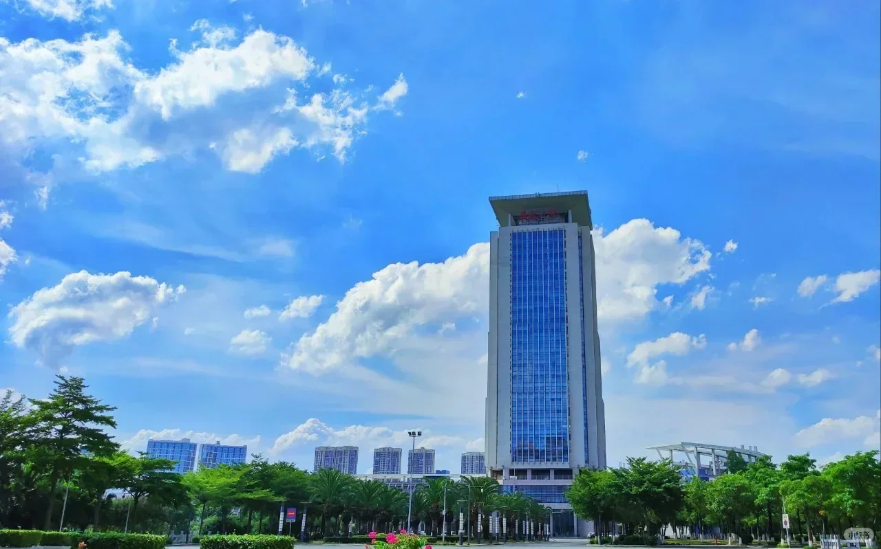 华侨大学，学生工作办公室招聘，提供住宿！