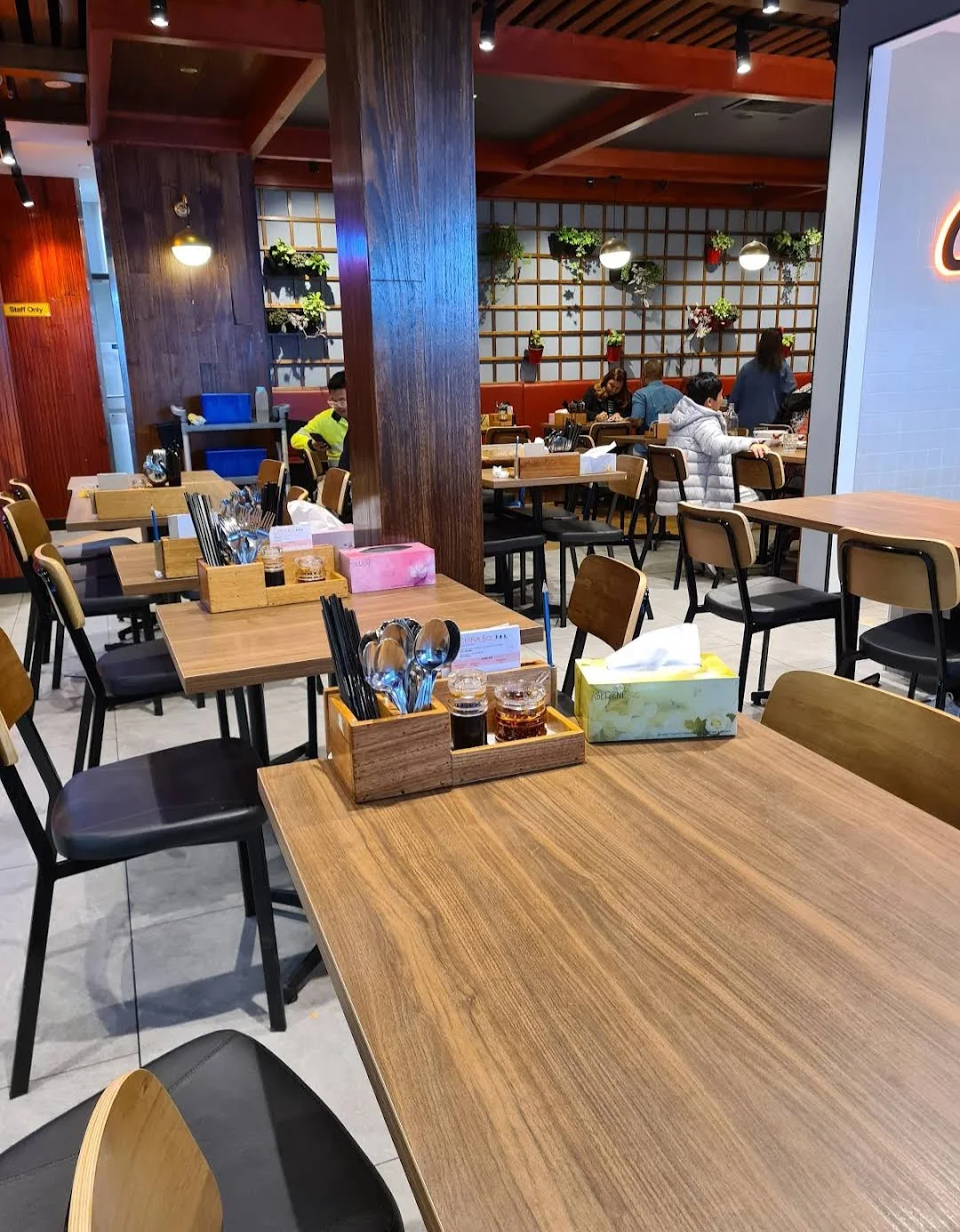 China Bar Burwood One餐厅高薪诚聘服务员
