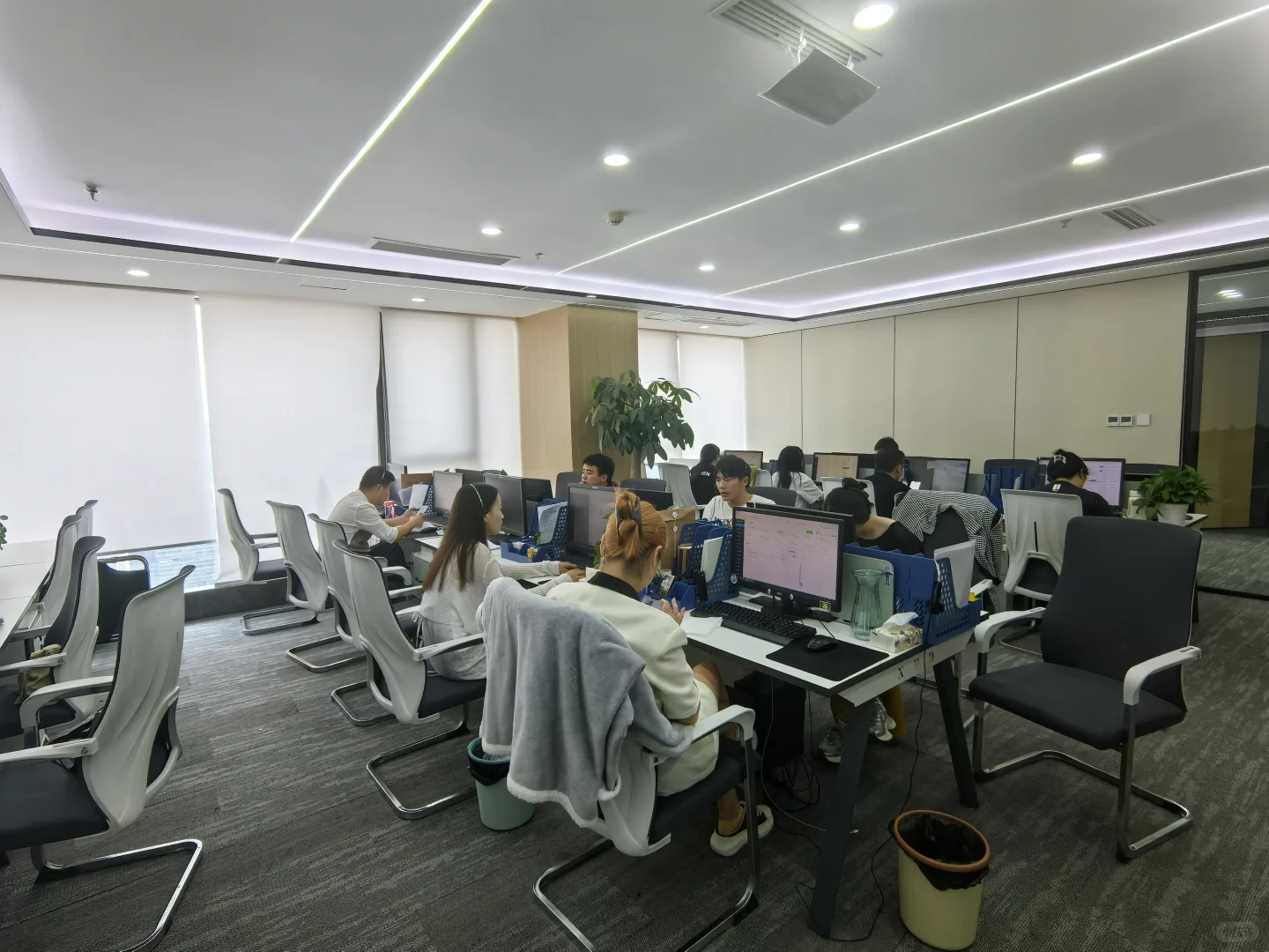 初创公司招人了，双休有人来吗10000